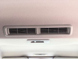 ☆リアシーリングファン☆空気を循環し後部座席にもしっかり温度の調節が行えますのでお子様やご家族の方も快適にお過ごしいただけます♪