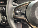 ステアリングにオーディオ操作スイッチが付いています。オーディオ画面に直接タッチしなくても操作が出来ますので、運転に集中できます。
