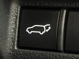 【パワーバックドア】スマートキーや運転席のボタンを押すだけでリアゲートが自動で開閉します!荷物を持っている時や、高い位置にあるバックドアを閉める際に便利な機能です♪