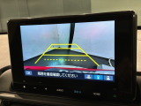 リバースギアに入れるだけで後方の表示へ切り替わります。夜間や雨の日の駐車も楽になりますよ。