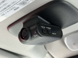 【ドライブレコーダー/車室内】車室内カメラによる車内および車側面の撮影記録が駐車時の安心を高めるとともに、走行中の幅寄せ対策や後方撮影(リヤガラス越し)にも対応しています。