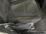 痛みの出やすい運転席シートの角、フロアマット、座面、ともに良好です
