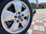 ●純正15インチアルミホイール:輸入車ならではの卓越した走りを支えるホイールと足回りです!日本車の走りに慣れている方にもぜひ体感して頂きたいほど、高いレベルでまとまっています!