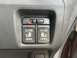 【両側パワースライドドア】スマートキーや運転席のスイッチで後席両側スライドドアの開閉が可能♪電動だから力を入れてドアを開ける必要が無く、小さなお子様でも簡単に開け閉めでき快適です♪