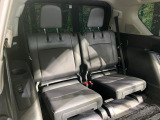 床下収納式のサードシートです。座席部分をコンパクトに収納でき、広大な荷室スペースとしてお使いいただけます!乗車人数や荷物の量など利用シーンに合わせて3列目を有効活用でき、とっても便利♪
