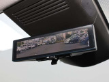 車両後方を映し出します・スマートルームミラー装備です。