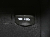 【アクセサリーコンセント(AC100V・1500W)】・・・AC100Vで最大消費電力1500W以下の電気製品を使用できます。災害時に電力が必要なとき給電ができます。