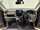 Aピラーの傾斜やヒップポイントの位置を最適化。ひらけた前方視界とノンストレスな運転姿勢で快適なドライブが楽しめます。