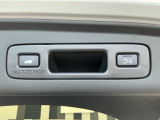 お好みの位置で止められるメモリー機能付の電動リアゲートです!後ろが狭い駐車場でもスムーズに荷物を積めて、さらに背が低い人の手がムリなく届く高さで止めることも可能です!