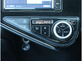 【オートエアコン】1年中快適な室内を提供!車内温度を設定すると、風量を自動で調整してくれます。