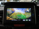 バックカメラの画像です。ガイドラインがスムースな車庫入れをサポートいたします。車庫入れの安心感がアップしますね。
