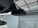 ドライブレコーダーは、車の運転中に前方の映像を記録する装置です。万が一の事故の際に、状況を記録して証拠として利用することができます。