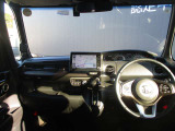 フロントガラスが広く視界が広々としているので、運転がとてもし易いです