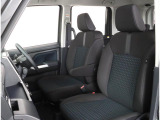 長時間の運転も疲れにくいフロントシート!体をしっかり支えてくれて運転がしやすい形状です!
