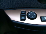 ドアミラーの鏡面の調節、格納は運転席からすべて操作できます!