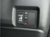 ◆片側電動スライドドア◆狭い駐車場でも乗り降りが楽々♪お子様が隣の車にドアを当ててしまう心配もございません!小さなお子様連れの方もこれで安心。