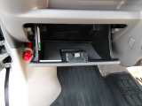 助手席前収納車検所余裕で入りますね