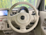 インテリアに合わせたデザインのステアリングは、運転される方のことも考え、運転しやすい形状、大きさです。是非一度、実際に触ってお確かめください。