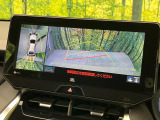 【パノラミックビューモニター】専用のカメラにより、上から見下ろしたような視点で360度クルマの周囲を確認することができます☆死角部分も確認しやすく、狭い場所での切り返しや駐車もスムーズに行えます。