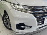【LEDヘッドライト】悪天候や夜間走行時も良好な視界を確保し安心して運転できる高輝度LEDヘッドライトを装備!点灯速度が早く、消費電力も抑えられています。