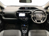シンプルながら機能性あふれる運転席廻りです。視界性もよく、運転しやすいですよ。