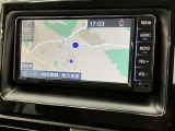 純正ナビを装備。タッチパネル式で使いやすく、お出かけもラクラクです。