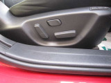 運転席はパワーシートになっております。