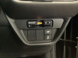 【ETC車載器】高速道路の料金所を、止まらずスムーズに通過。小銭を用意する手間も、窓を開けるわずらわしさもありません。遠出をグッと身近にしてくれる快適ドライブの必須アイテムです。