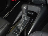 電動パーキングブレーキ・ブレーキホールドを装備してます。ホールド機能は信号待ちが多い一般道で疲労軽減になり、大好評です!