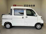 車両右側面からの写真になり。車をご覧になりたい時はお気軽に最寄りの店舗へご相談下さい。