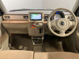 【運転席・助手席転席】運転席の足もともゆったりで長距離ドライブでも快適に★