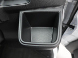 【カップホルダー】エアコン吹き出し口下部に設置されていますので使いやすさバッチリ!運転席から手の届くちょうどの位置です!
