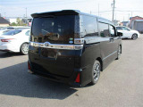 走りにこだわりながら収納力も持ち合わせたお車です。荷物を載せて軽快なドライブを楽しめますよ♪