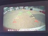 車庫入れや後方確認に便利な、バックモニター搭載!車幅線が表示されるので安心です(ルームミラーに映し出します)。一度使用すると、手放せなくなる装備です!
