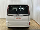 バックカメラが付いているので後方確認が非常にしやすいです。今や運転初心者も熟練者も必須装備!ついていて損はないですね♪