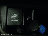12V電源ソケットを設置しております。周辺機器の充電にご利用頂けます。
