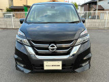 日産のブランドを象徴するVモーショングリルです。