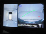 パノラミックビューモニター付きです。車両を上から見たような映像をディスプレイオーディオ画面に表示。運転席からの目視だけでは見にくい、車両周辺の状況をリアルタイムでしっかり確認できます。