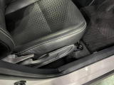 痛みの出やすい運転席シートの角、フロアマット、座面、ともに良好です