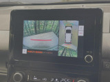 【パノラミックビューモニター】専用のカメラにより、上から見下ろしたような視点で360度クルマの周囲を確認することができます☆死角部分も確認しやすく、狭い場所での切り返しや駐車もスムーズに行えます。