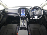 ■視界良好で運転しやすいコックピットです。シンプルで操作性の良いインパネ回りにデザインされ、SUBARUは安全性能に徹底的にまでこだわった視界設計を行っています。