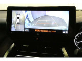 【パノラミックビューモニター】映像で、見づらい車両周辺の確認をアシスト。クルマを真上から見ているような映像を表示。 運転席から確認しにくい車両周囲の状況を把握。