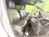運転席シート廻りは使用感も少なく、良好な状態となっています。丁寧に使われていたことがよくわかりますね。