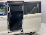 【両側オートスライドドア】子供を乗せたりするのにも隣のお車を気にせずストレスフリー★雨の日などはリモコンキーからドアの開閉ができとても便利な両側オートスライドドア★