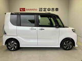 車両右側面からの写真になり。車をご覧になりたい時はお気軽に最寄りの店舗へご相談下さい。
