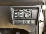 パワースライドドアの開閉はスマートキーのリモコンやドアノブは勿論、運転席側のスイッチ操作でも開閉ができ、安全・簡単です。