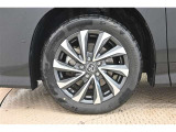 純正なので車に似合うデザインになっていますね。スタッドレスタイヤもご相談下さい。