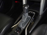 電動パーキングブレーキ・ブレーキホールドを装備してます。ホールド機能は信号待ちが多い一般道で疲労軽減になり、大好評です!