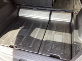 アイデア次第でいろいろな使い方ができる広くて使い勝手のいい荷室。