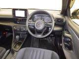 運転席まわりです。 各操作スイッチは使いやすい位置に配置されてます。